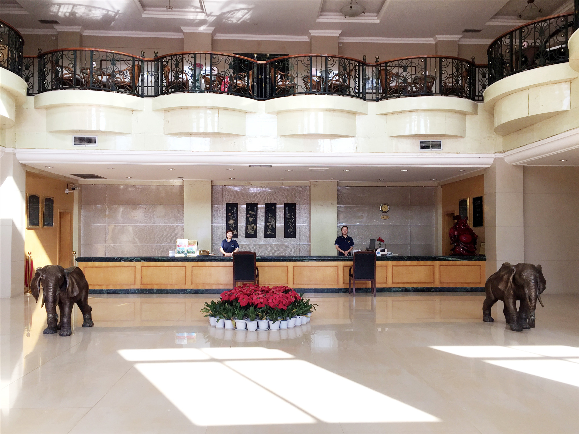 畅玩窦圌山，来奇峰国际酒店避暑吧，享受别样清凉的夏天